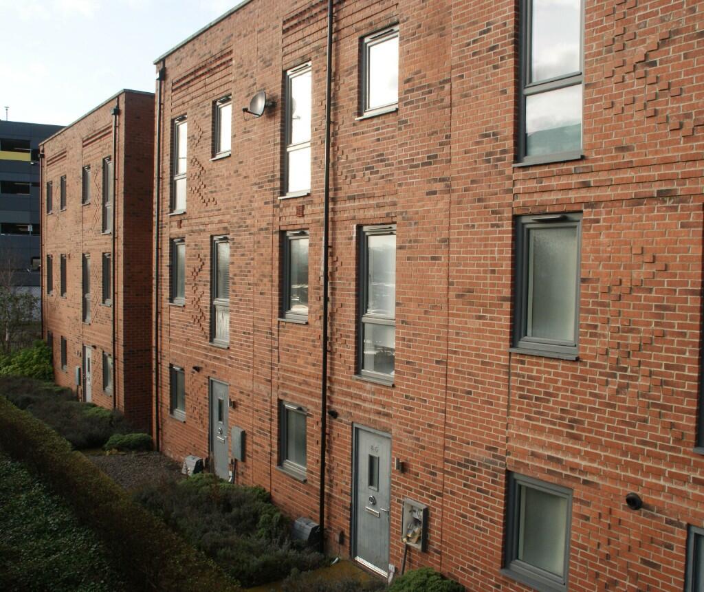 2 bedroom town house for sale in Carnforth Avenue, Wakefield, West