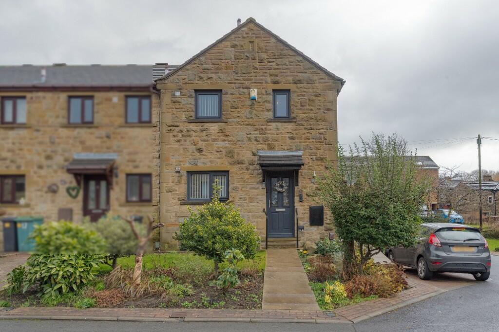 2 bedroom end of terrace house for sale in Newbury Walk, Kirkheaton