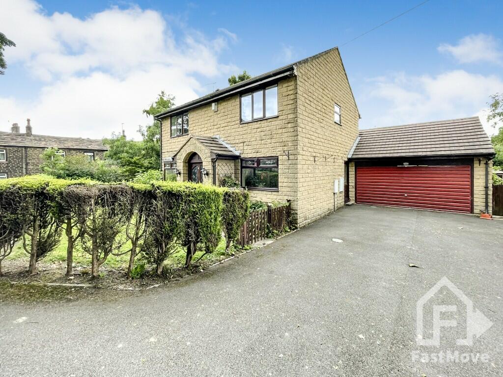 4 bedroom detached house for sale in Moorcroft Drive, New Mill