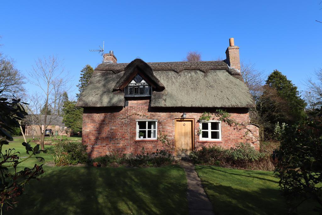 3 bedroom detached house for sale in South Downs Road, Bowdon, Cheshire