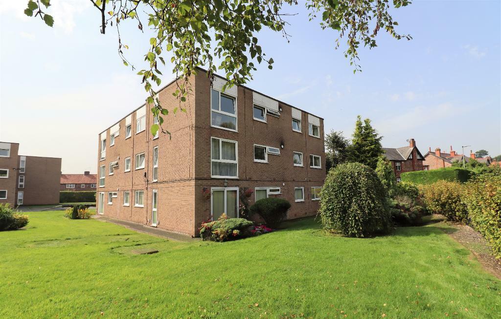 2 bedroom flat for sale in Grange Court, Grange Road, Bowdon, Cheshire
