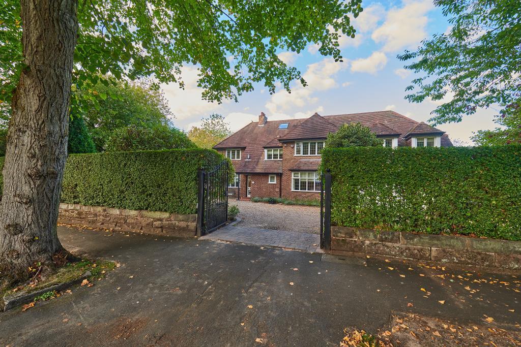 Main image of property: Wainwright Rd, Altrincham, WA14 4BW