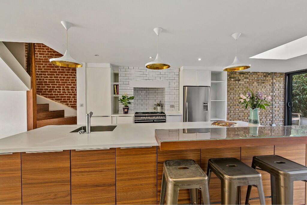 Main image of property: Sheen Road, Richmond, TW9