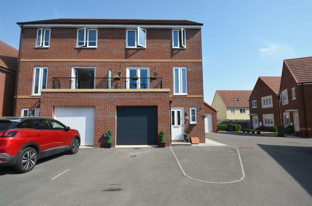 4 bedroom semidetached house for sale in Ruby Drive, Bridgwater, TA6