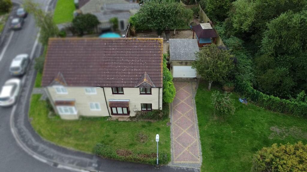 4 bedroom semidetached house for sale in Oakgrove Way, Bridgwater, TA6