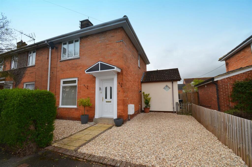 3 bedroom end of terrace house for sale in Feversham Avenue, Bridgwater