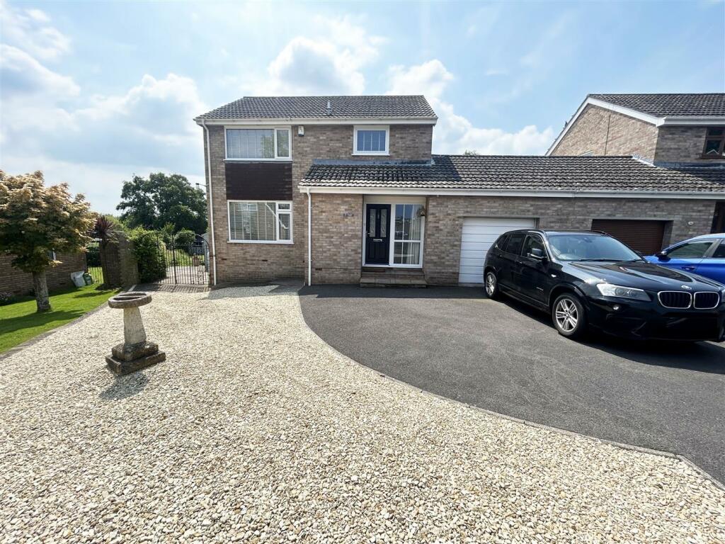 4 bedroom detached house for sale in Risedale Close, Wembdon, TA6