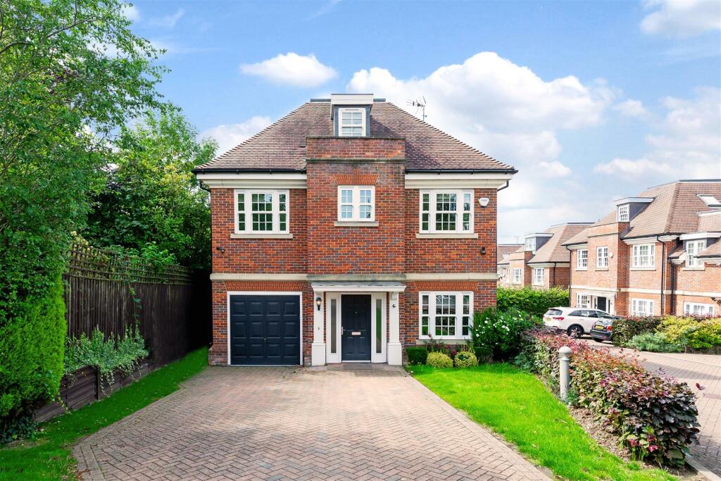6 bedroom house for rent in Bramley Close, London, NW7