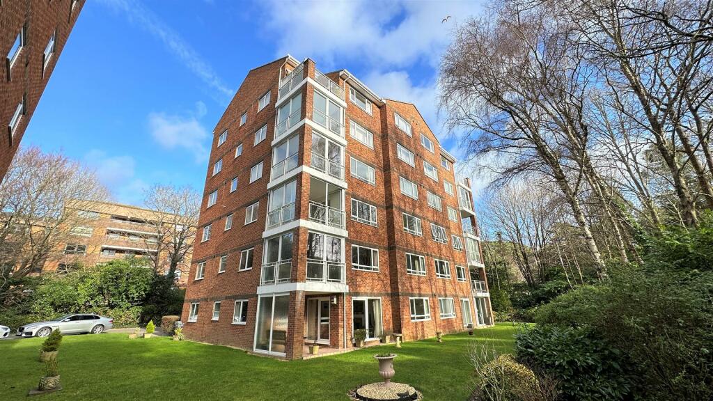 3 bedroom apartment for rent in The Avenue, Branksome Park, BH13