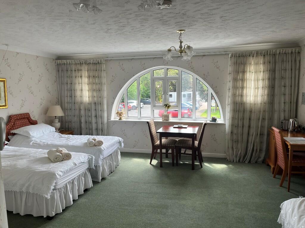 Additional property image - 17 Kingsford Court, 125 Ulleries Road, Solihull, West Midlands, B92 8DT