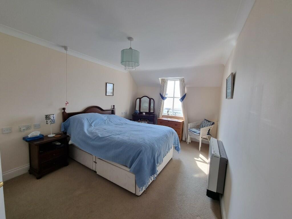 2 bedroom flat for sale in 51 Pegasus Court, 58 Beach Road, Weston