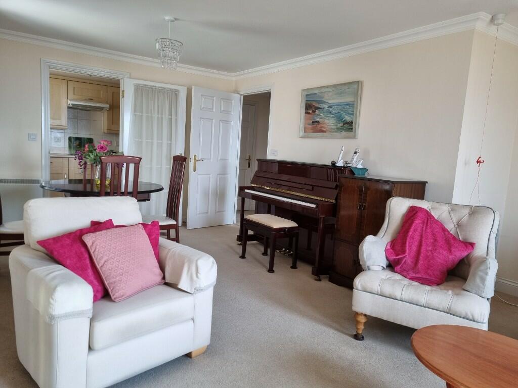 2 bedroom flat for sale in 51 Pegasus Court, 58 Beach Road, Weston