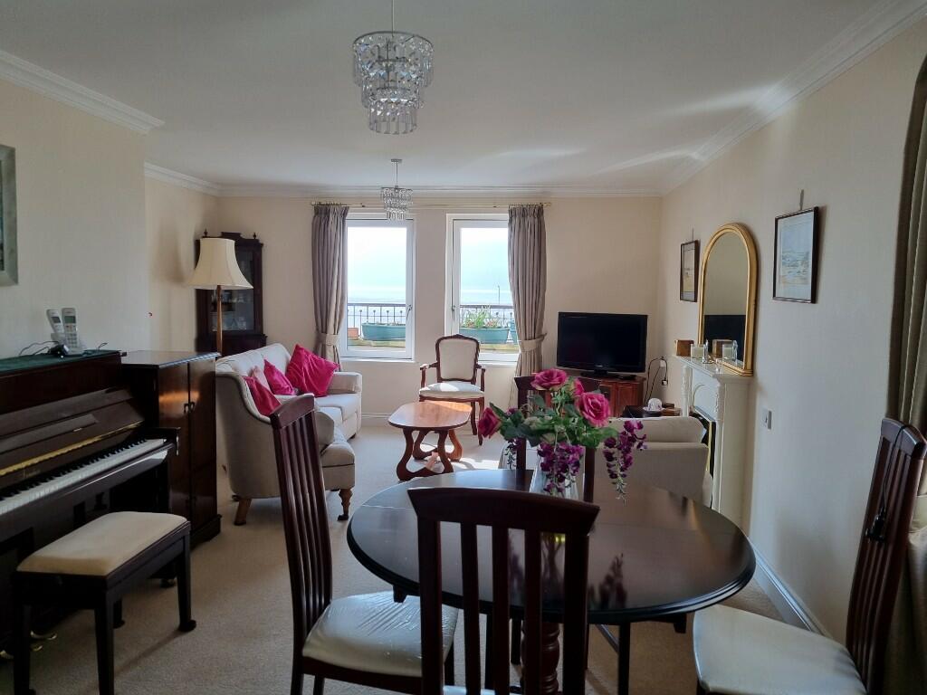 2 bedroom flat for sale in 51 Pegasus Court, 58 Beach Road, Weston