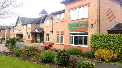 2 bedroom flat for sale in 23 Kingsford Court, 125 Ulleries Road, Solihull, B92 8DT, B92