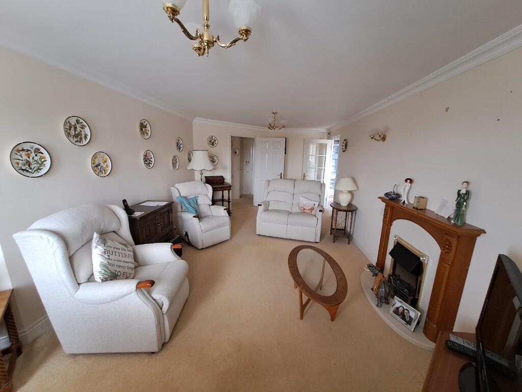 1 bedroom flat for sale in 45 Pegasus Court, 58 Beach Road, Weston