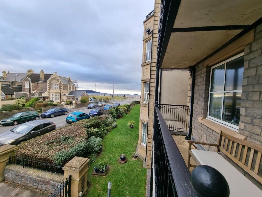 2 bedroom flat for sale in 17 Pegasus Court, 58 Beach Road, Weston