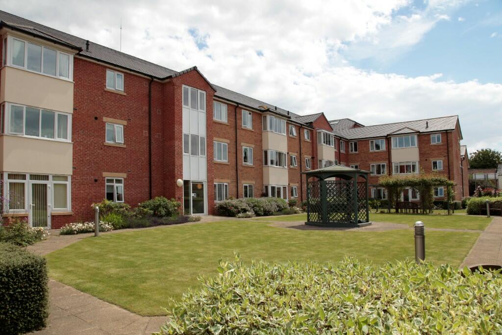 2 bedroom flat for sale in 2 Browning Court, Manning Road, Bourne