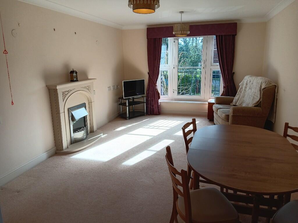 1 bedroom flat for sale in 16 Grange Court, 298 Warwick Road, Solihull, West Midlands, B92 7GL, B92