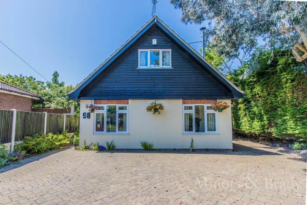 5 bedroom chalet for sale in Caldecott Road, Lowestoft, NR32