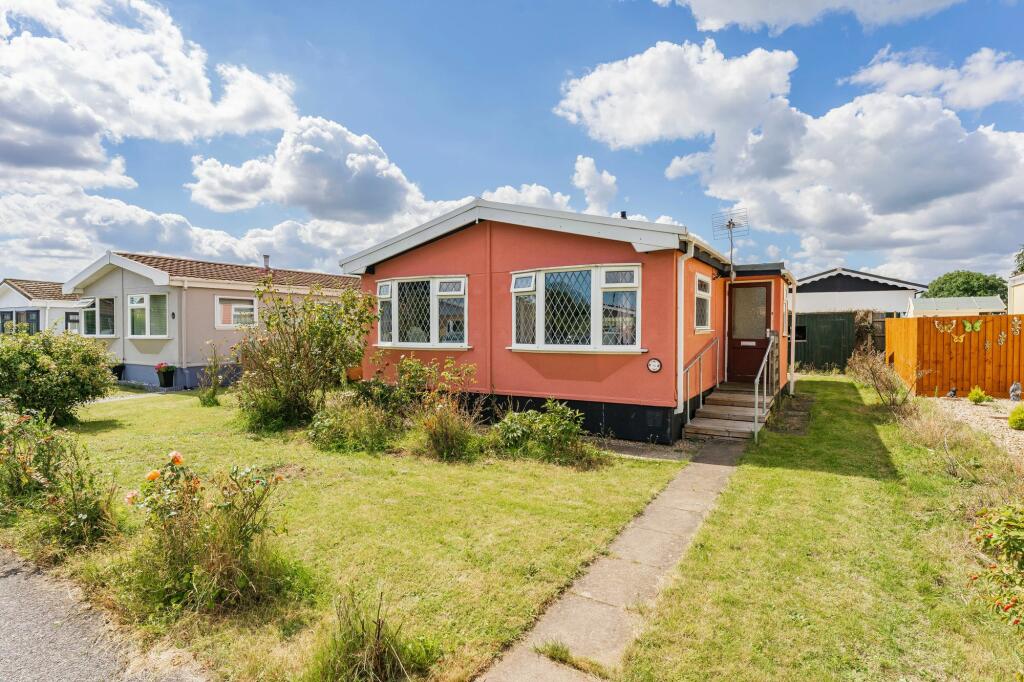 2 bedroom park home for sale in Highgrove Close, Lowestoft, NR32