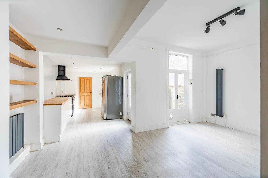 4 bedroom terraced house for sale in St. Johns Road, Bungay, NR35