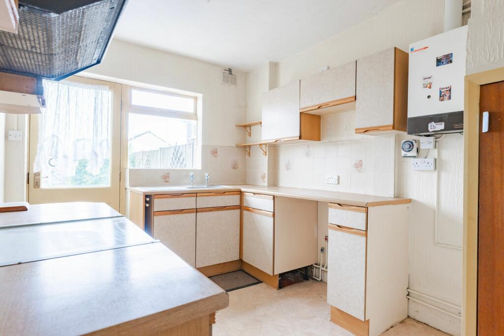 3 bedroom terraced house for sale in Carlton Road, Lowestoft, NR33