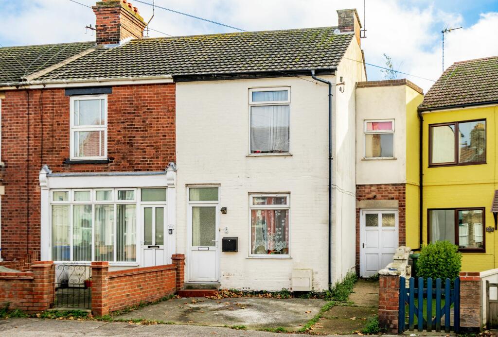 3 bedroom terraced house for sale in St. Peters Street, Lowestoft, NR32