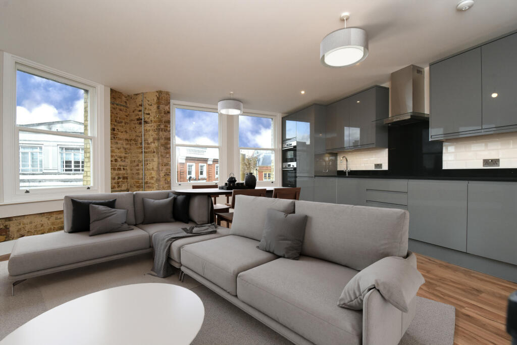 2 bedroom flat for rent in Market Square, Bromley, BR1