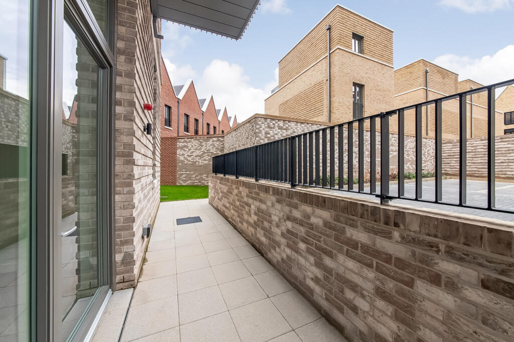 Main image of property: Woolwich, SE18