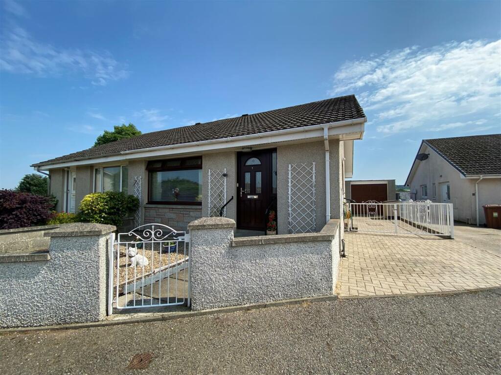 2 bedroom semidetached bungalow for sale in Drumbeg Crescent