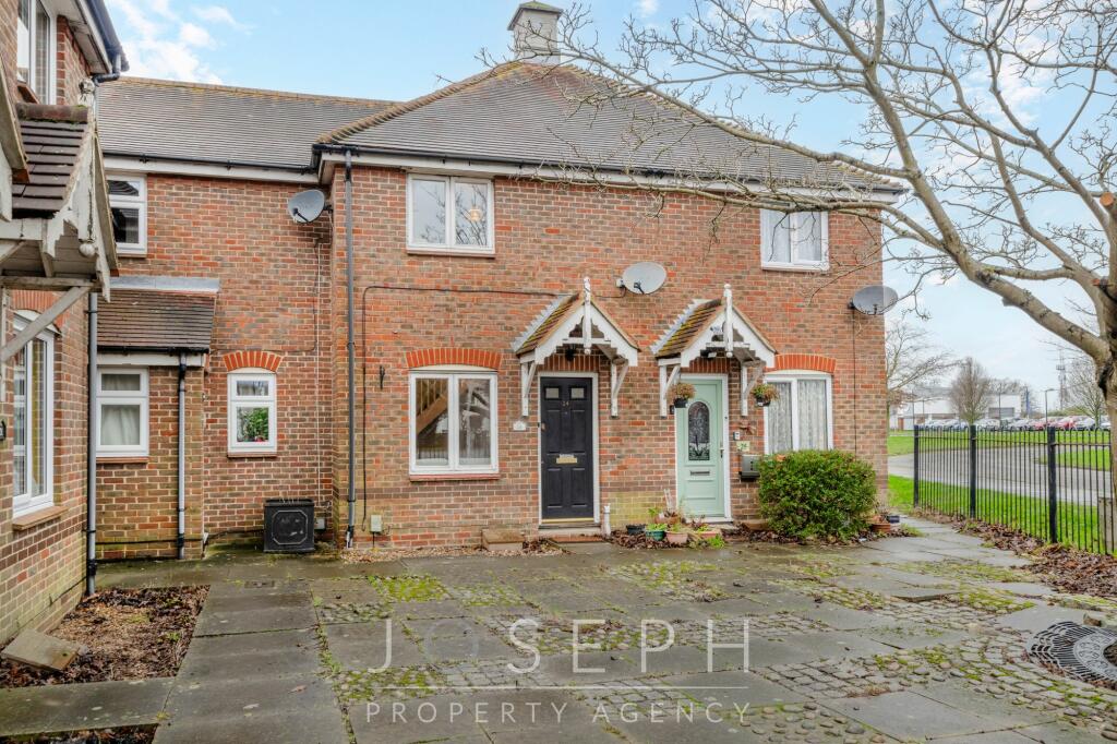 2 bedroom terraced house for sale in Hallcroft Chase, Highwoods, CO4