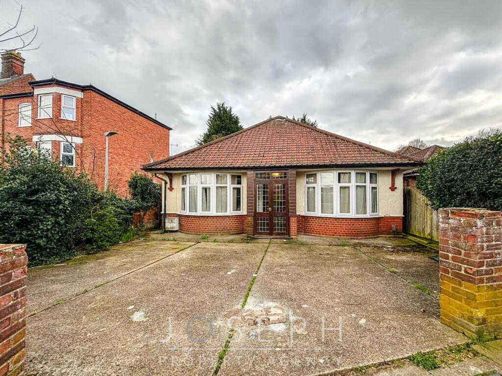 6 bedroom detached bungalow for rent in Gippeswyk Avenue, Ipswich, IP2