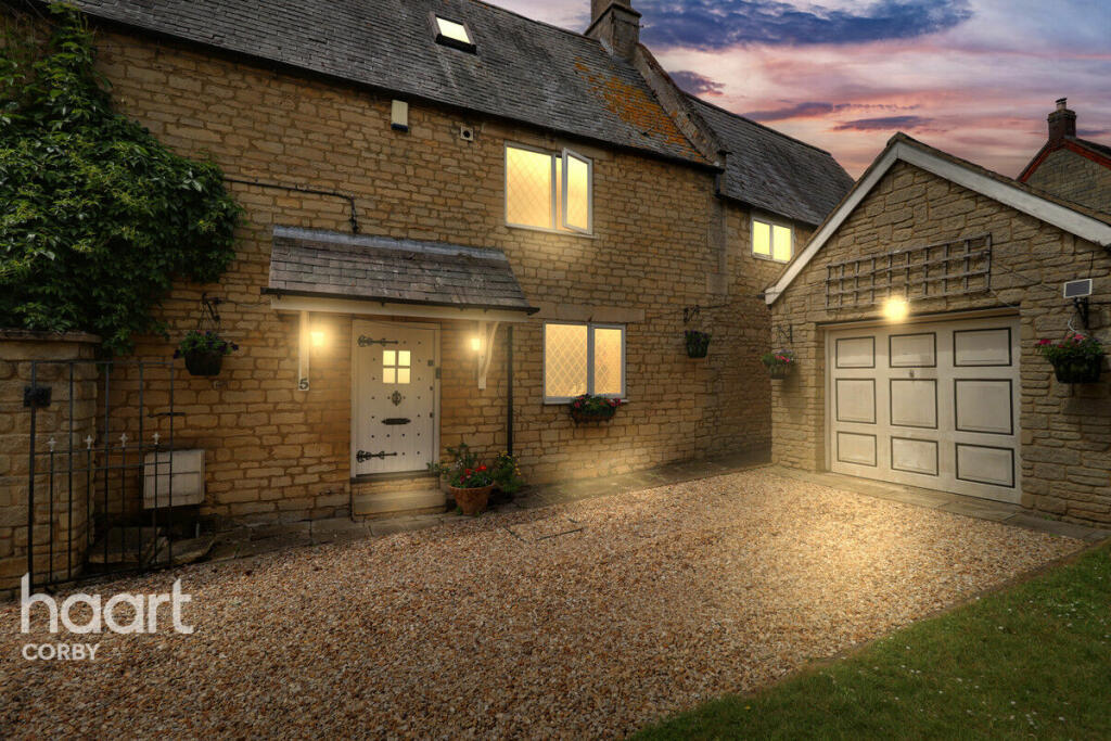 4 bedroom detached house for sale in Brigstock Road, Stanion, NN14