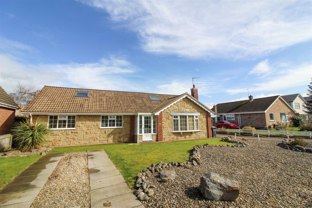 5 bedroom detached bungalow for sale in Ripon Way, Carlton Miniott