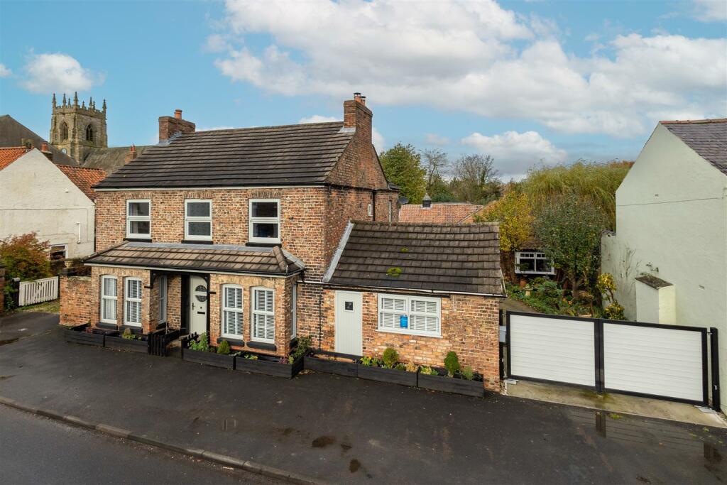 7 bedroom detached house for sale in Topcliffe, Thirsk, YO7