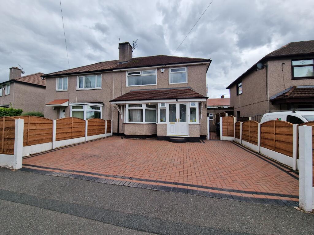 3 bedroom semidetached house for sale in Morar Road, Dukinfield, SK16