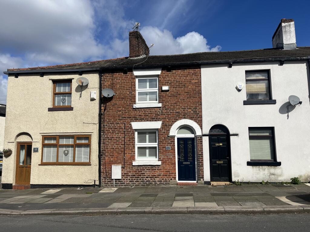 2 bedroom terraced house for sale in Stockport Road, Gee Cross, Hyde, SK14