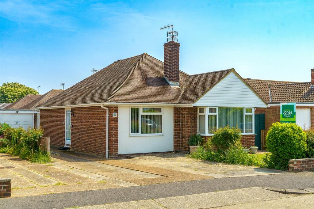 2 bedroom bungalow for sale in Eastergate Close, GoringbySea