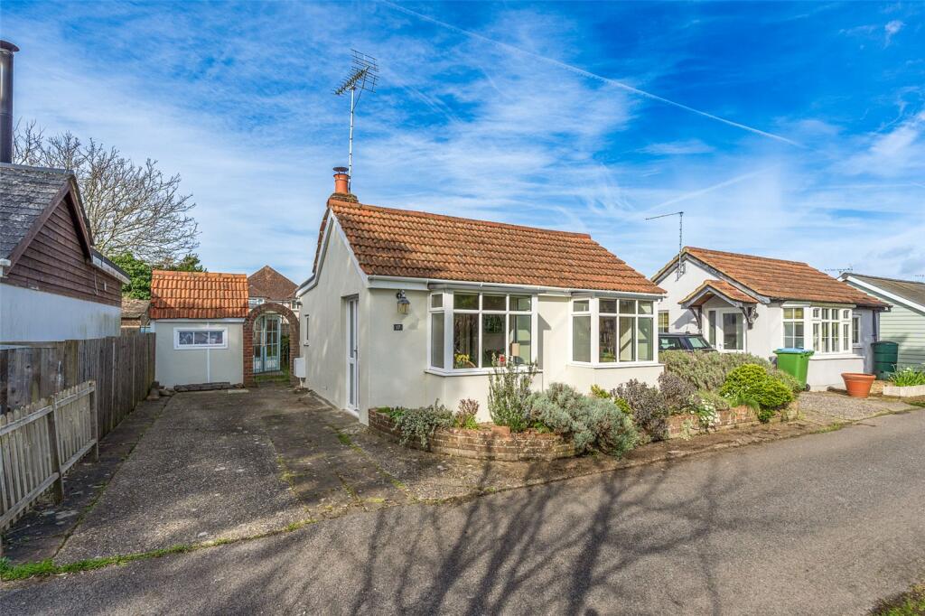 1 bedroom bungalow for sale in The Poplars, Ferring, Worthing, West Sussex, BN12