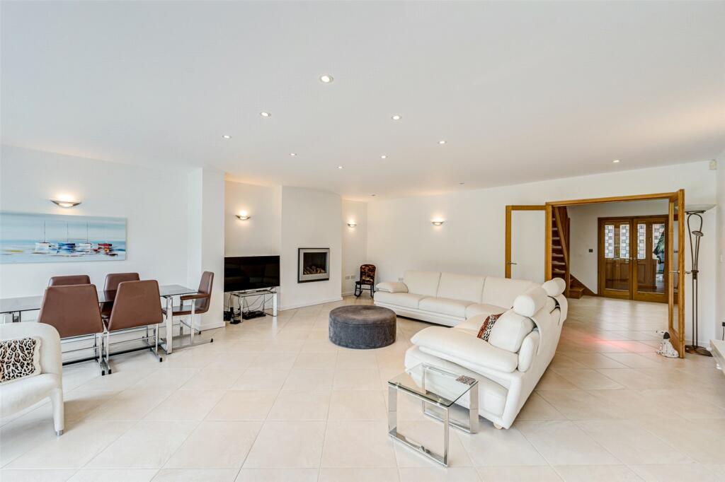 Additional property image - St. Malo Close, Ferring, Worthing, West Sussex, BN12