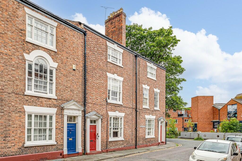 5 bedroom end of terrace house for sale in Queens Place, Chester, CH1