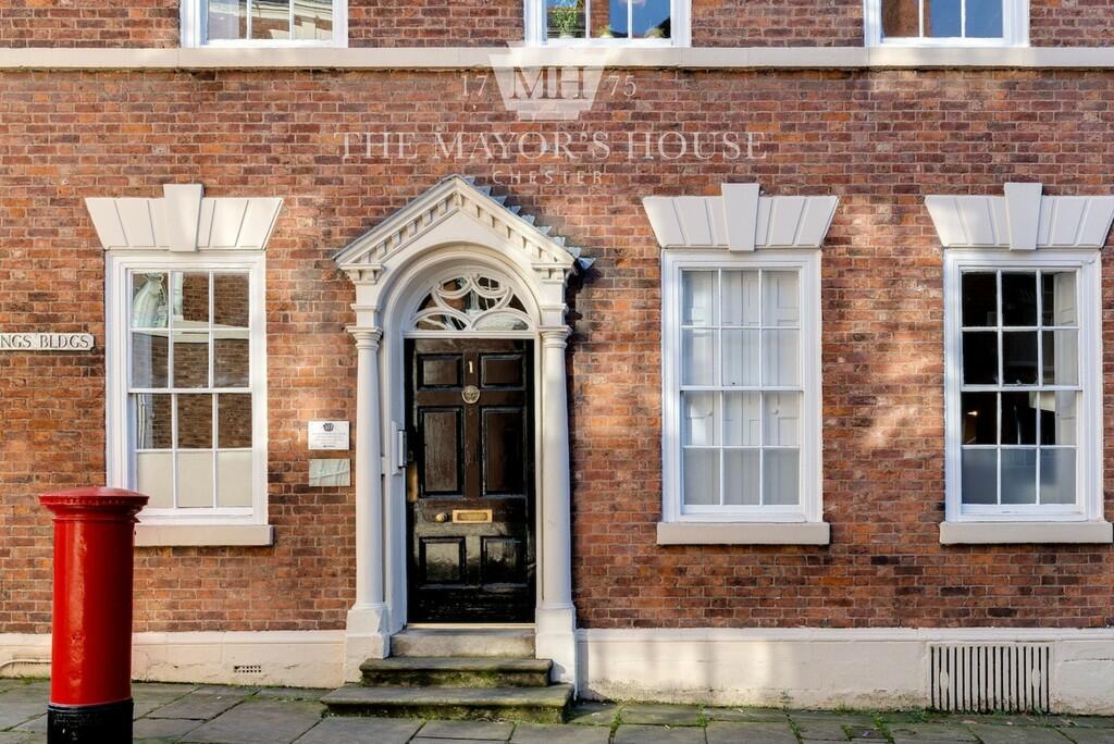 4 bedroom town house for sale in King Street, Chester, Cheshire , CH1