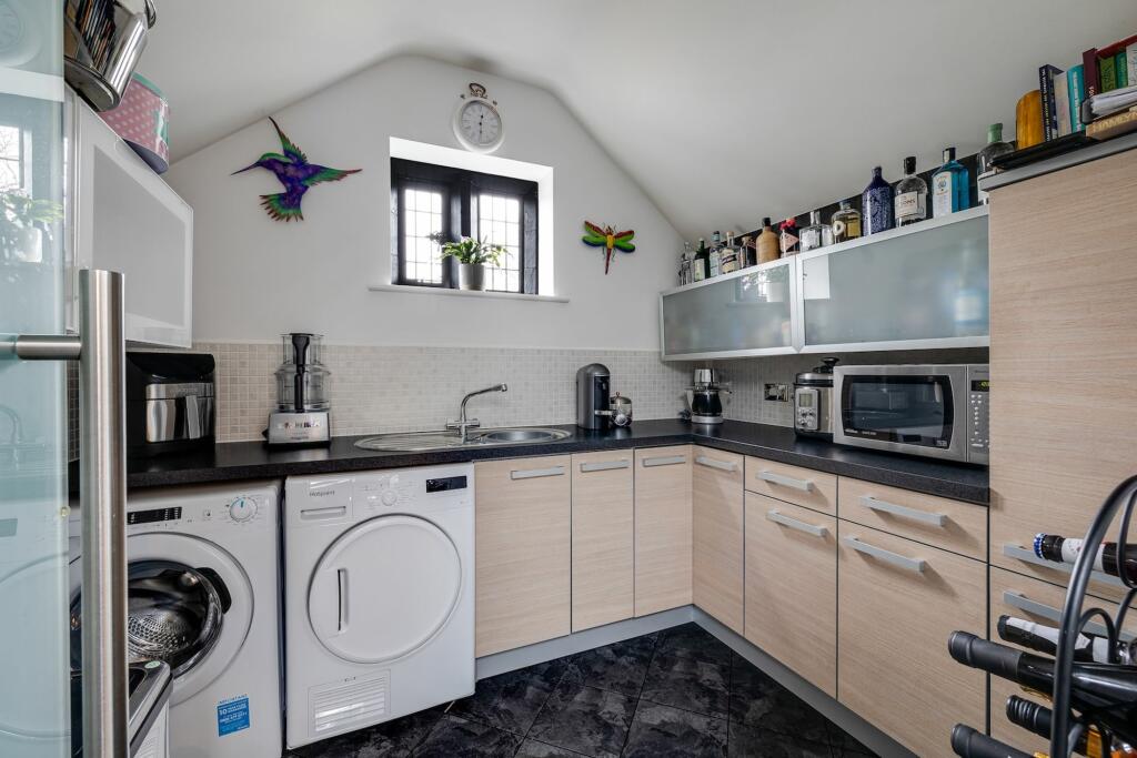 Additional property image - Gilwern Close, Gilwern House Gilwern Close, CH1