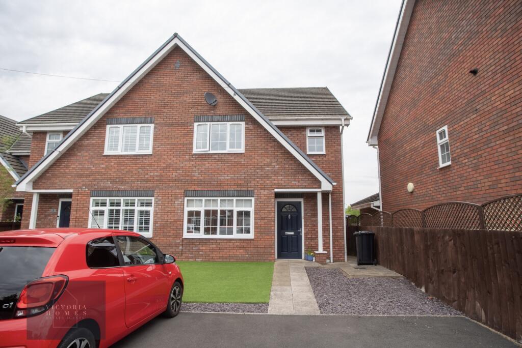 Main image of property: Clos Trehelyg, Ebbw Vale, NP23