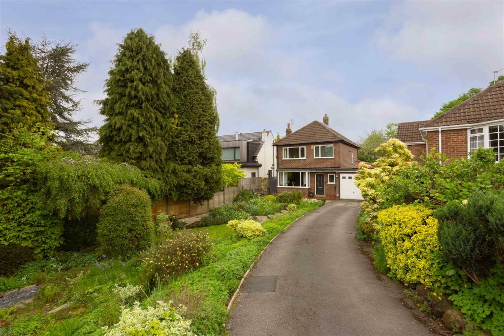 3 bedroom detached house for sale in Allerton Grange Close, Moortown