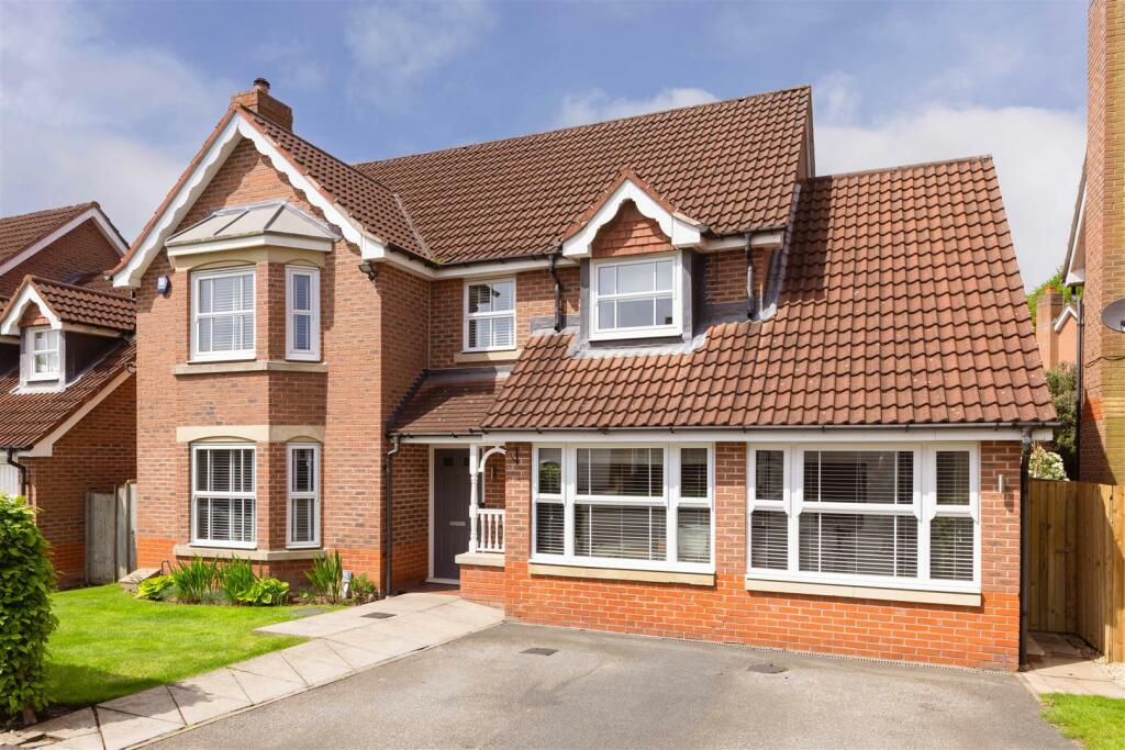 4 bedroom detached house for sale in Sherbourne Drive, Woodlea Estate