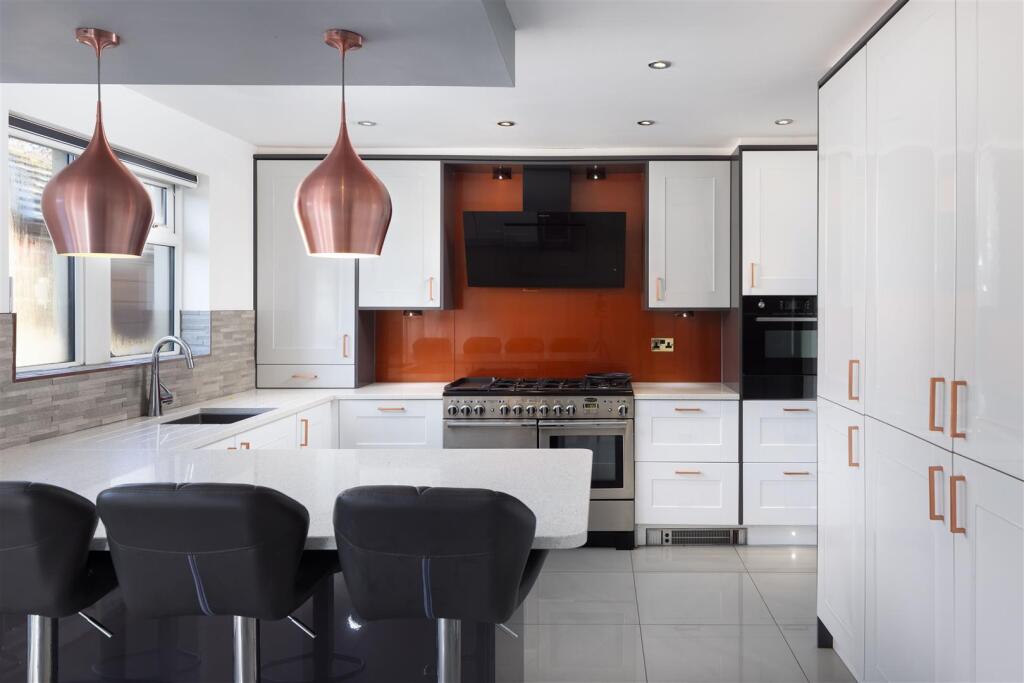 Additional property image - Kellymoor Walk, Idle