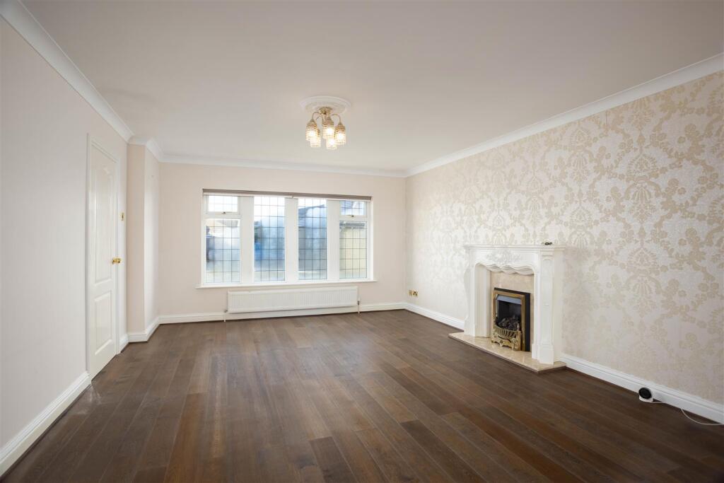 Additional property image - Kellymoor Walk, Idle