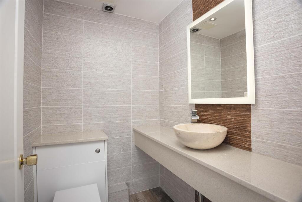 Additional property image - Kellymoor Walk, Idle