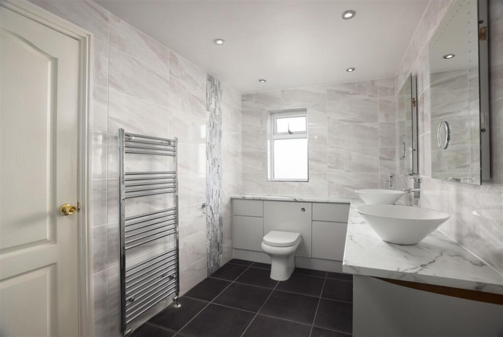 Additional property image - Kellymoor Walk, Idle